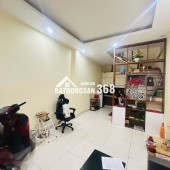 BÁN NHÀ CẦU GIẤY - Ô TÔ VF3 ĐỖ CỬA, 33M - 5 TẦNG ĐẸP, FULL NỘI THẤT, GIÁ 8,3 TỶ